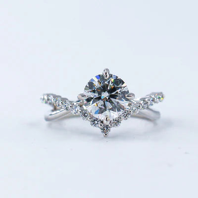 Four Claws Ring with Sparkling Stone and Elegant Shine
